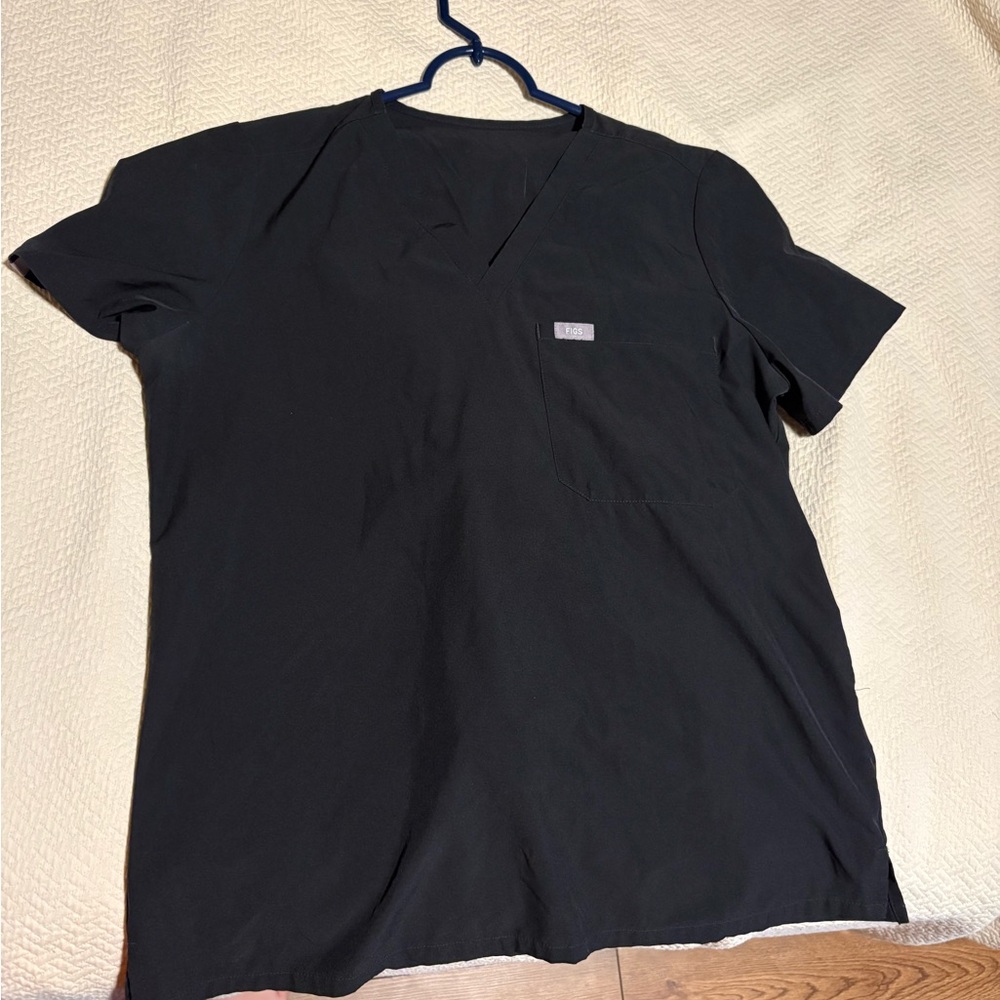 Figs women’s Black V-Neck Scrub Top with Pocket